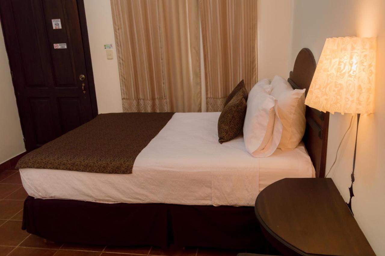 Casa Bourbon Hotel Retalhuleu Dış mekan fotoğraf